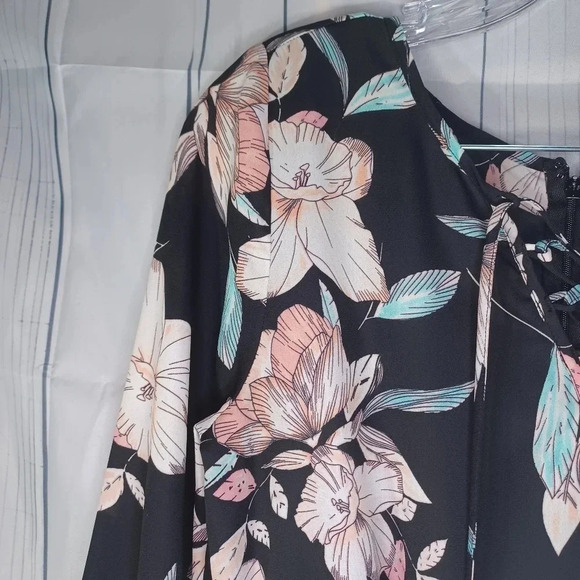 Decree long sleeve floral romper - Picture 7 of 12